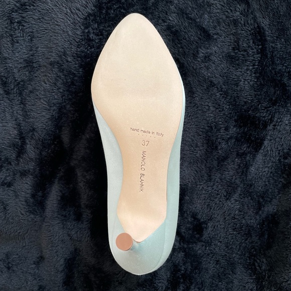 Manolo Blahnik Hangisi Satin Pump - Picture 4 of 6
